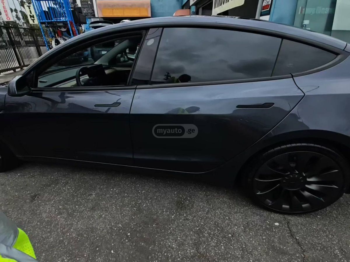 Tesla Model 3 2022 — photo 2