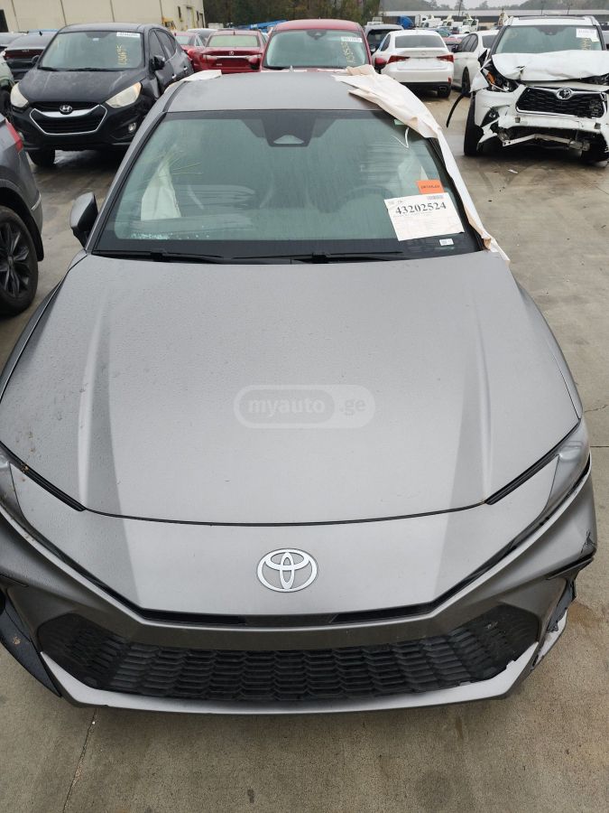 Toyota Camry 2025 — photo 2