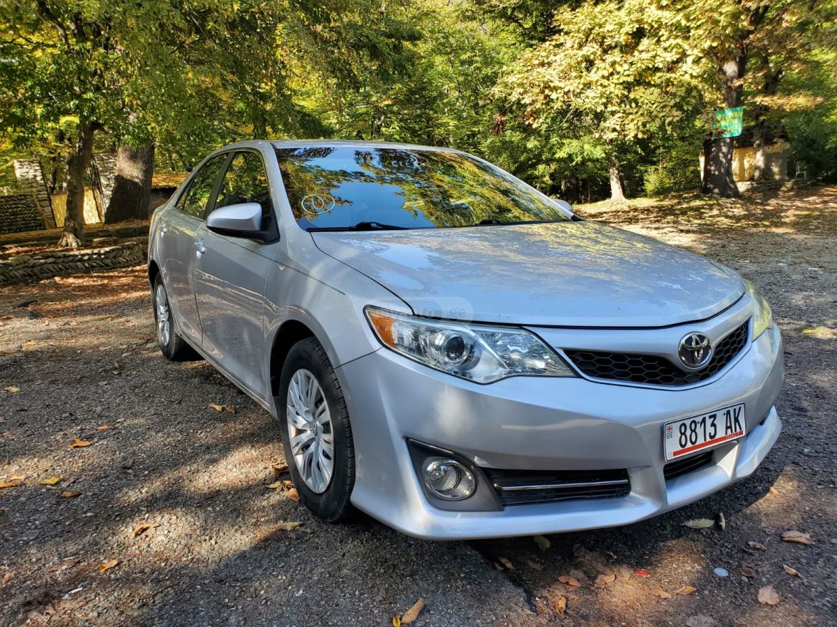 Toyota Camry 2014 — photo 2