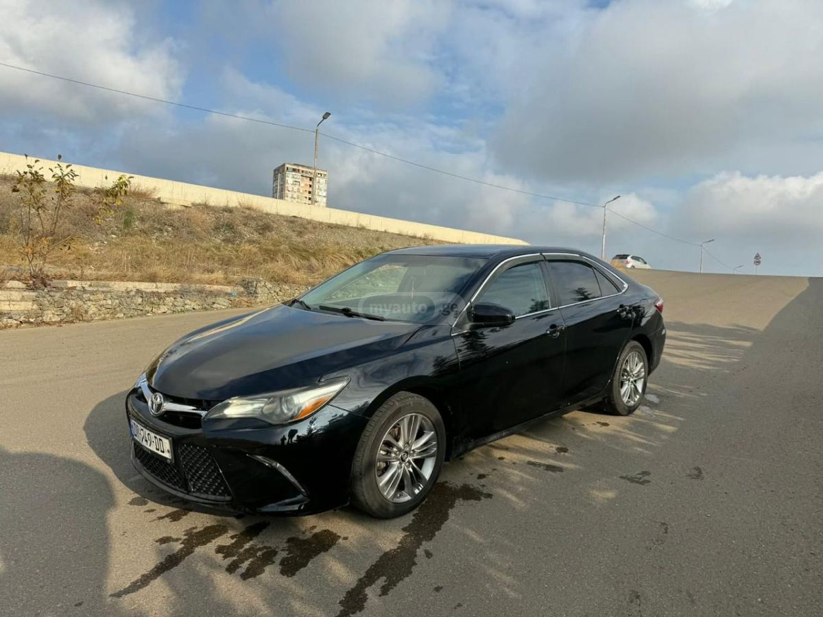 Toyota Camry 2017 — photo 2