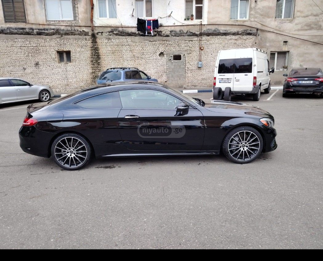 Mercedes-Benz C 300 2018 — photo 2