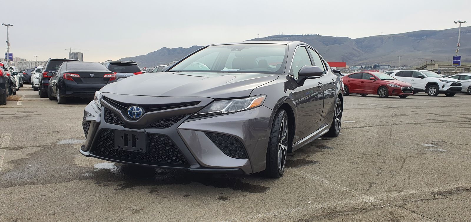 Toyota Camry 2021 — photo 2