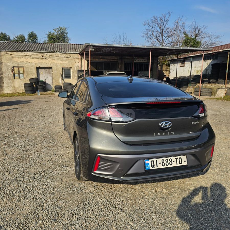 Hyundai Ioniq 2021 — photo 2