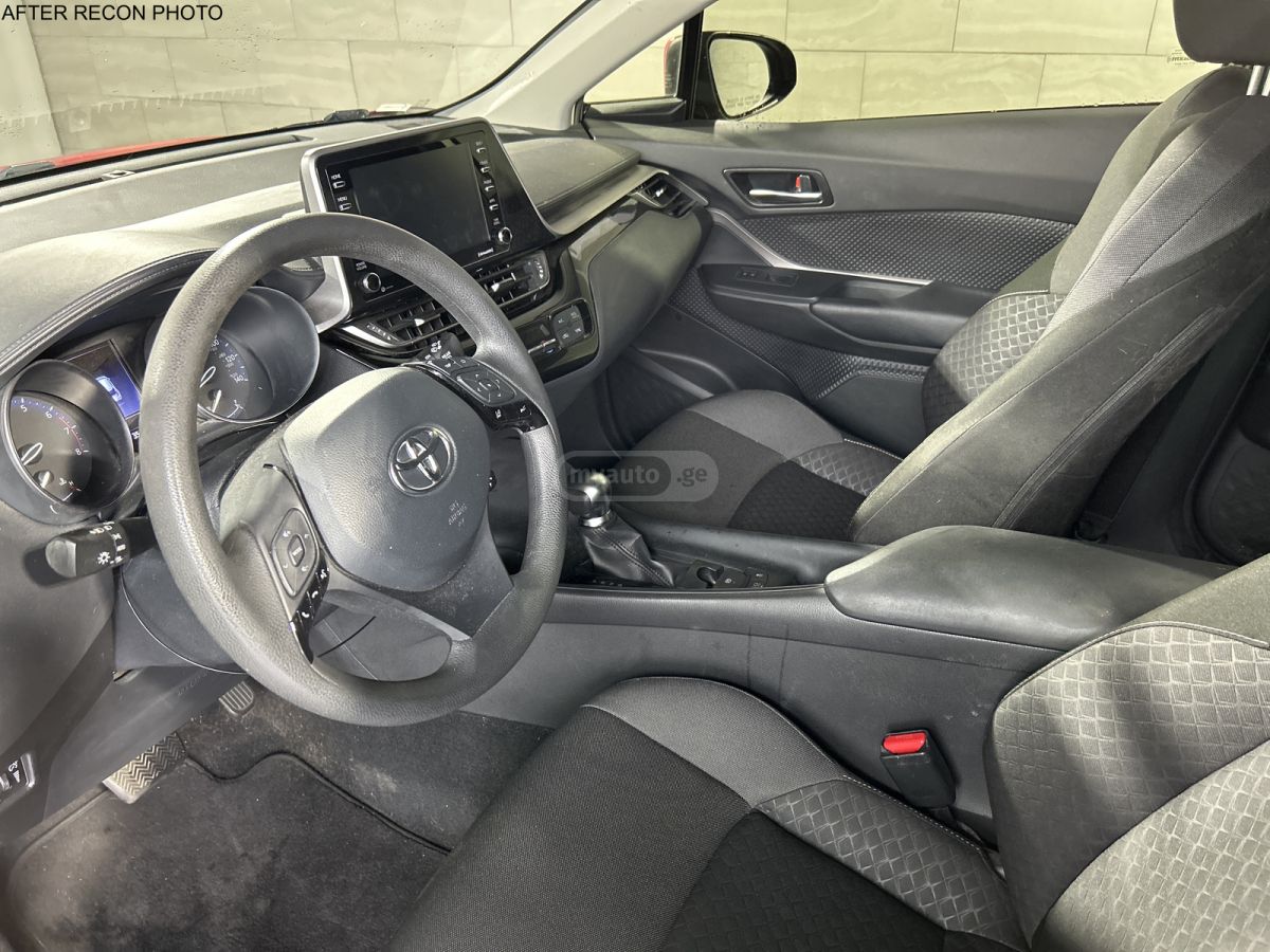 Toyota C-HR 2020 — photo 2
