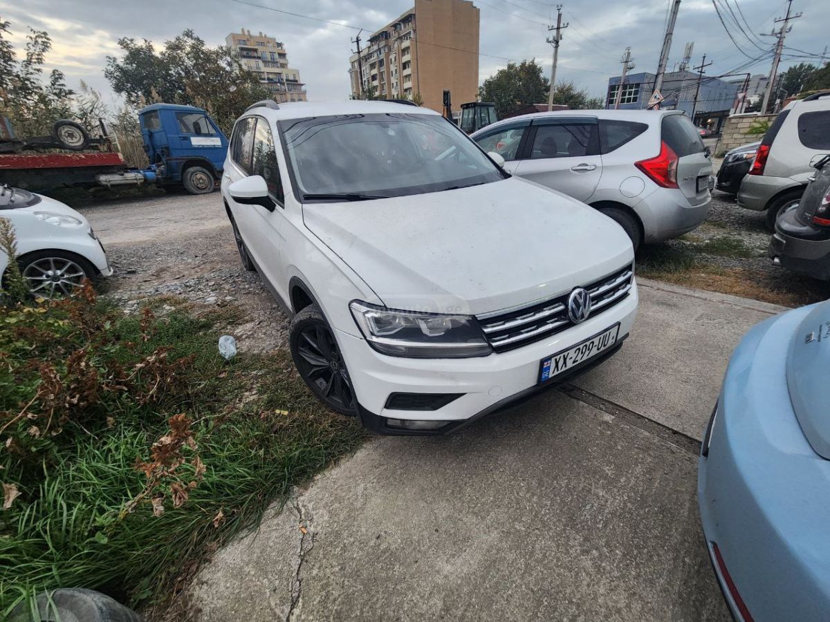 Volkswagen Tiguan 2019 — photo 2