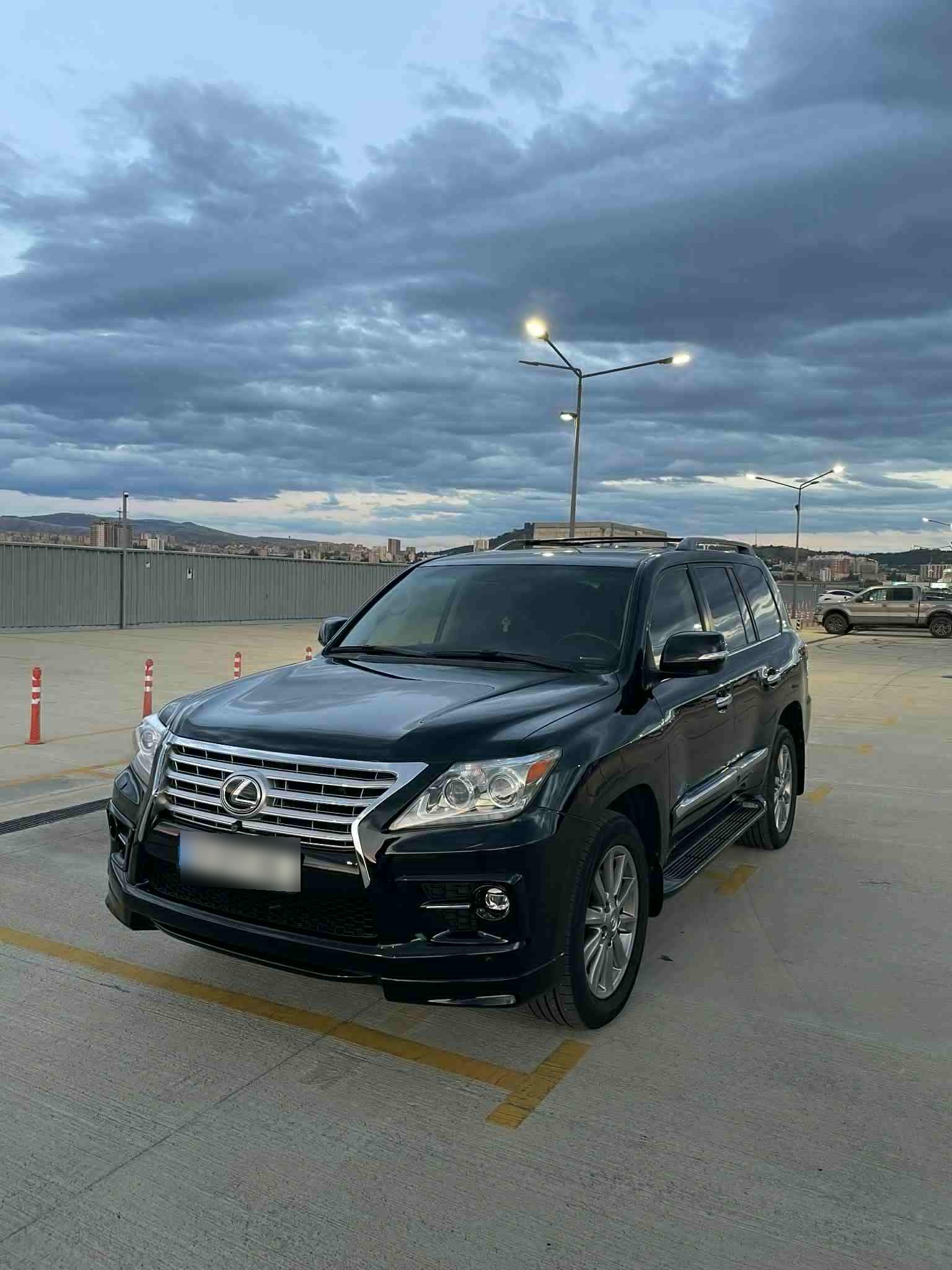 Lexus LX 570 2012 — photo 2
