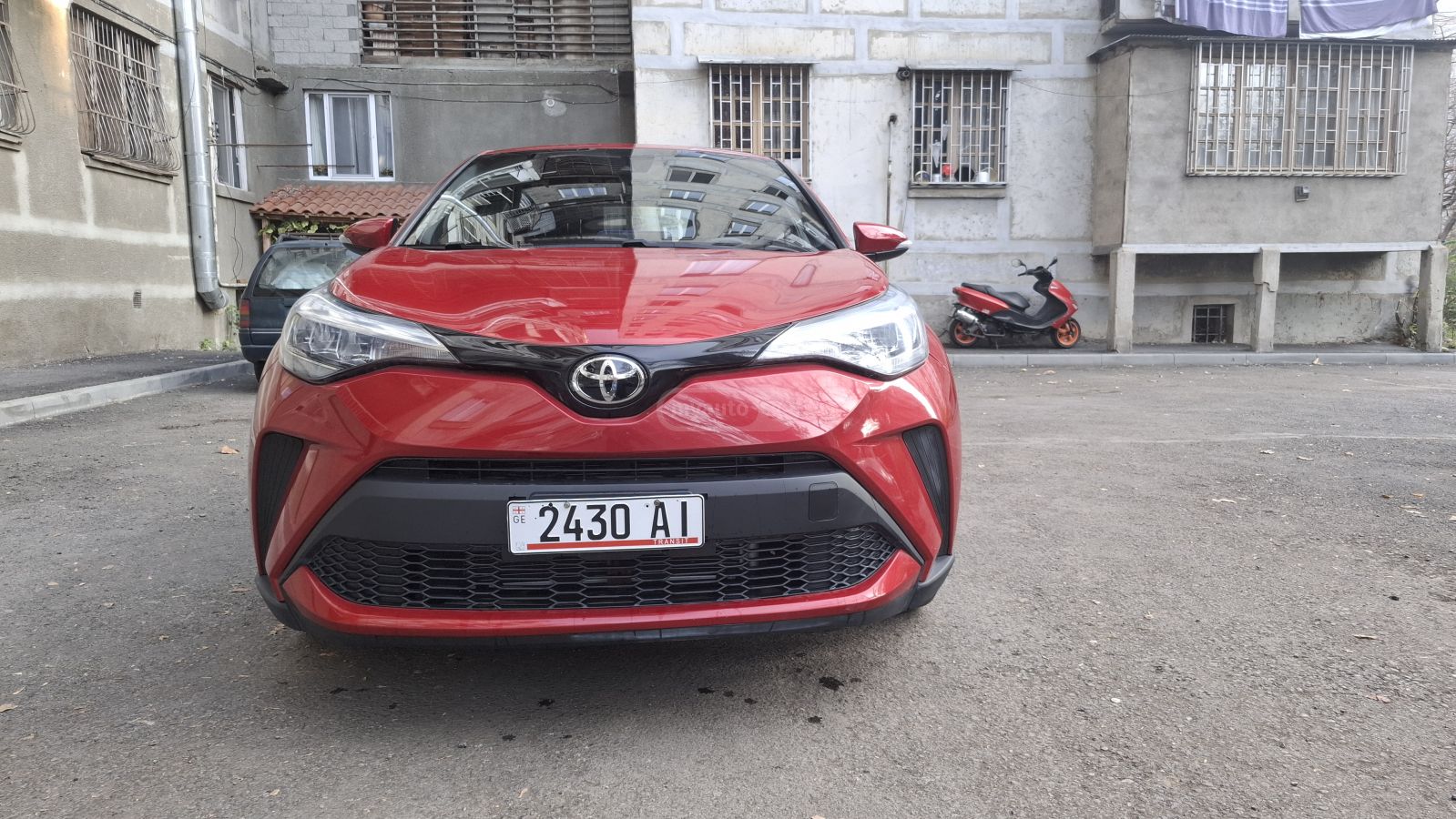 Toyota C-HR 2020 — photo 2