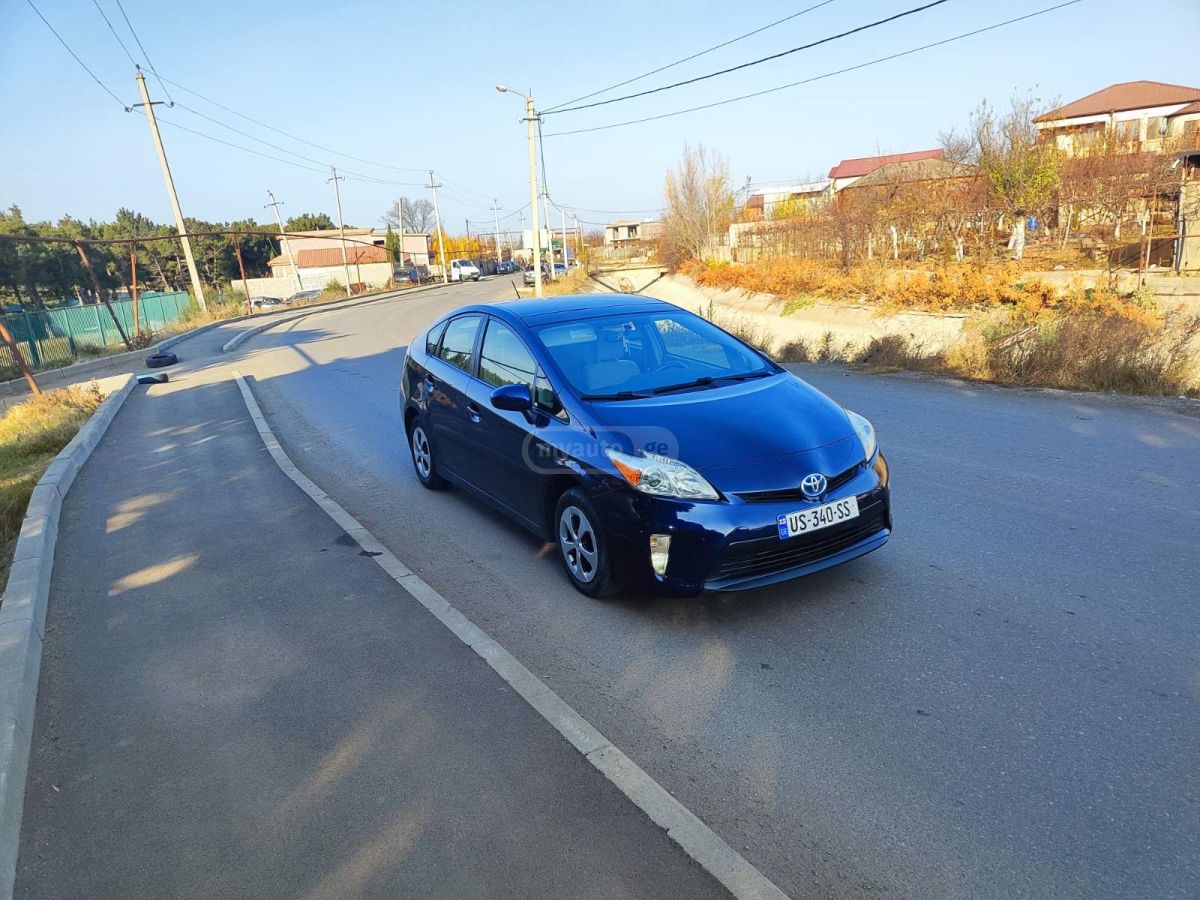 Toyota Prius 2013 — photo 2