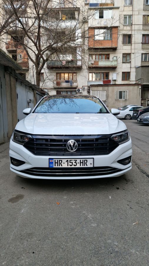 Volkswagen Jetta 2019 — photo 2