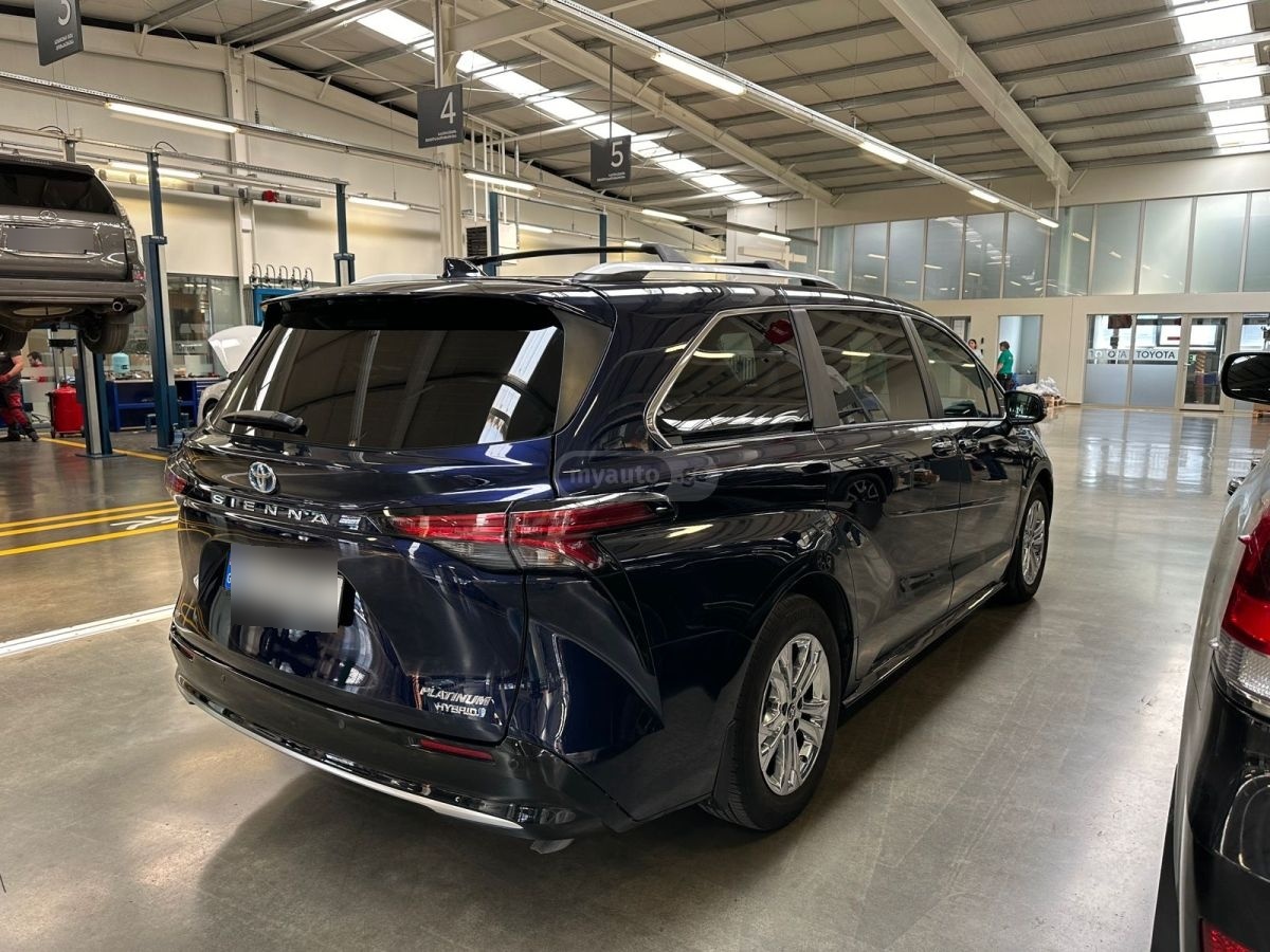Toyota Sienna 2022 — photo 2
