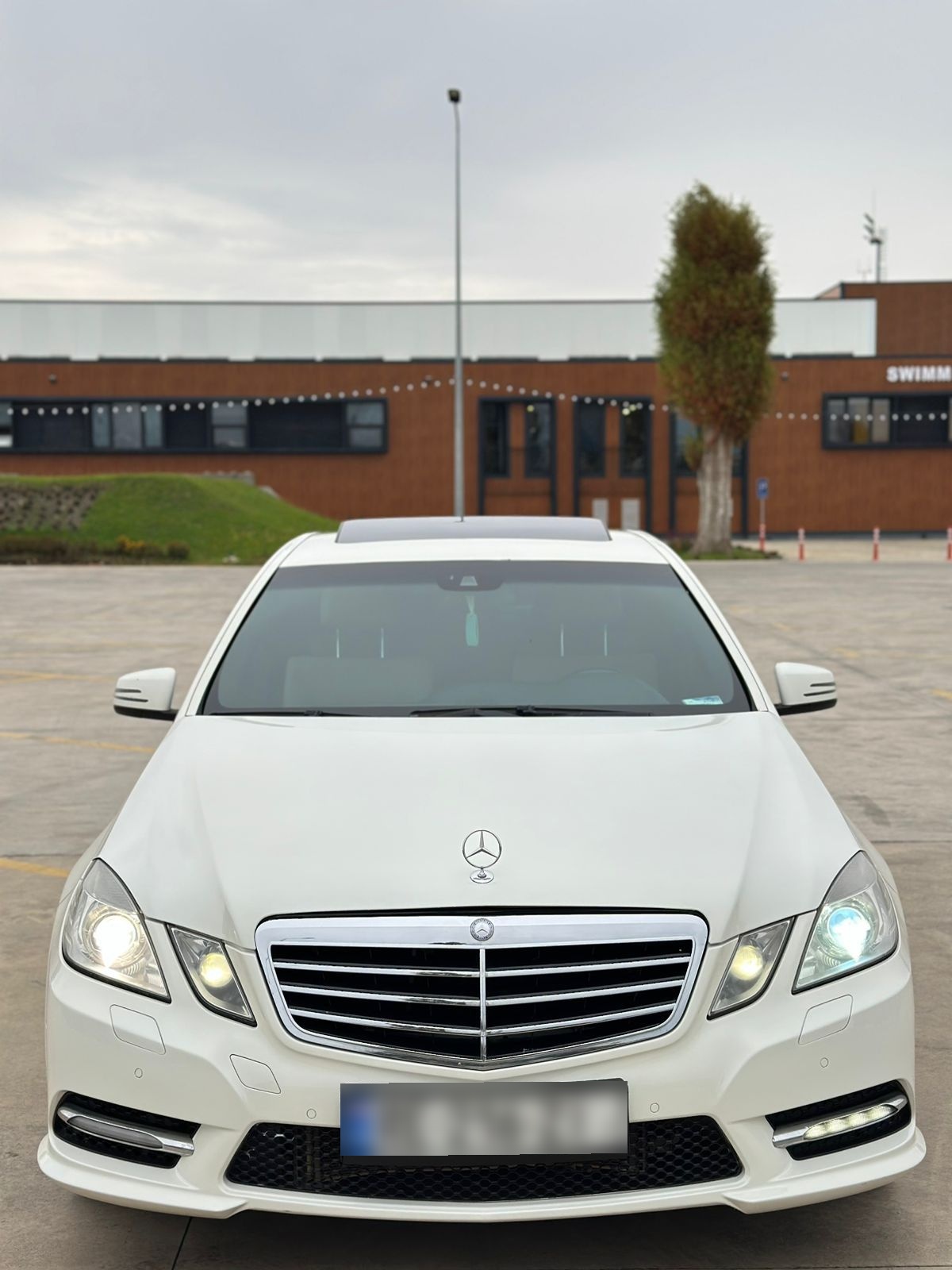 Mercedes-Benz E 350 2011 — photo 2