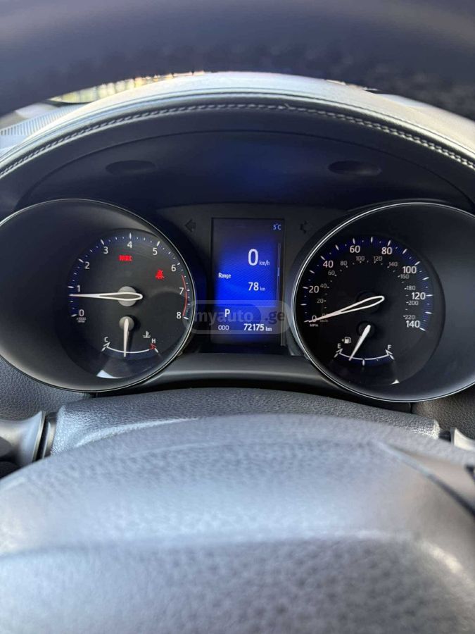 Toyota C-HR 2017 — photo 2
