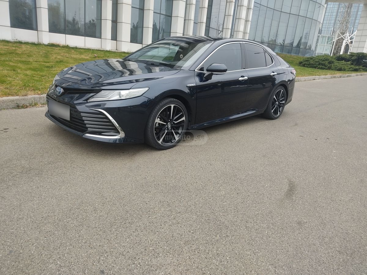Toyota Camry 2018 — photo 2