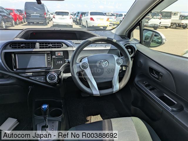 Toyota Aqua 2017 — photo 2