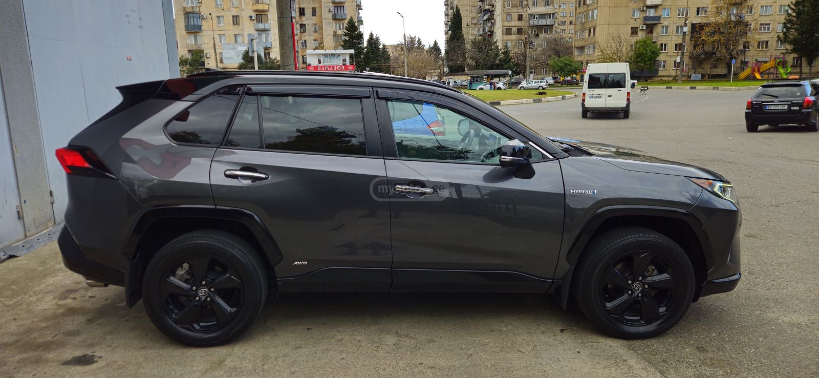 Toyota RAV4 2019 — photo 2