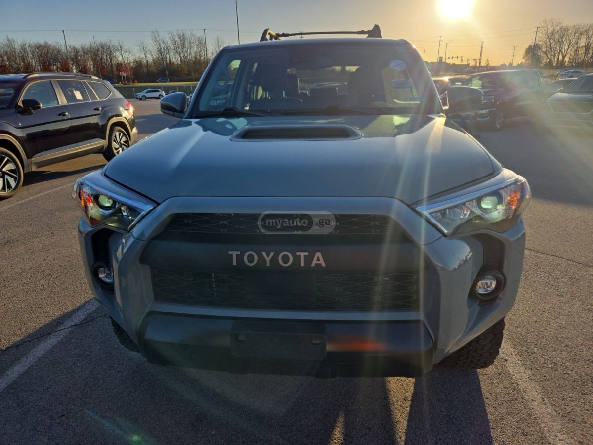 Toyota 4Runner 2021 — photo 2