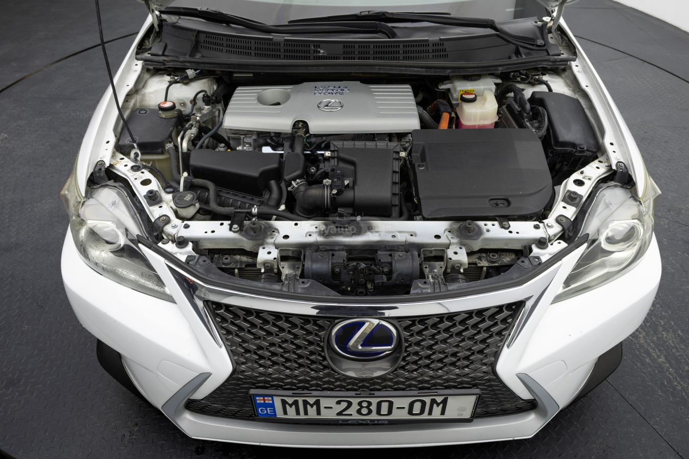 Lexus CT 200 h 2014 — photo 2