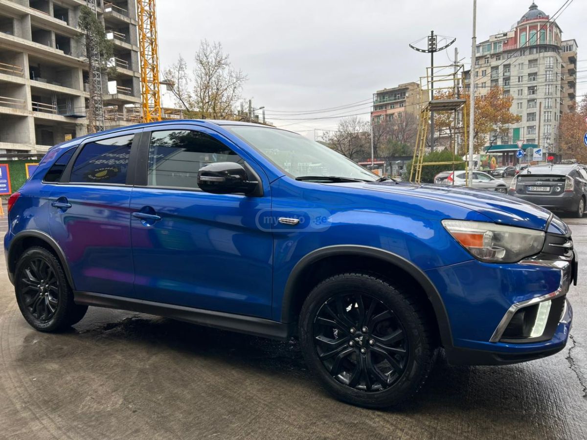 Mitsubishi Outlander Sport 2018 — photo 2