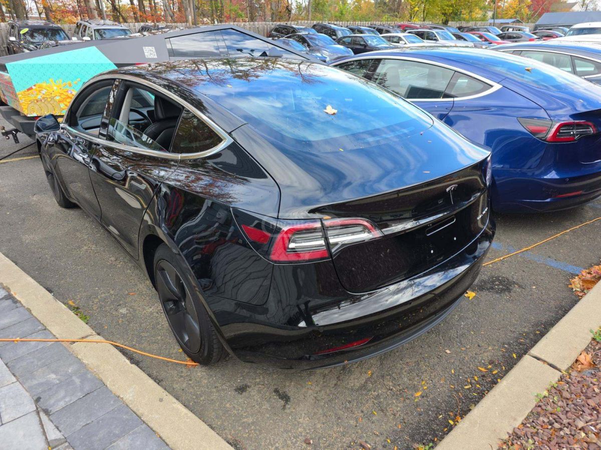 Tesla Model 3 2018 — photo 2