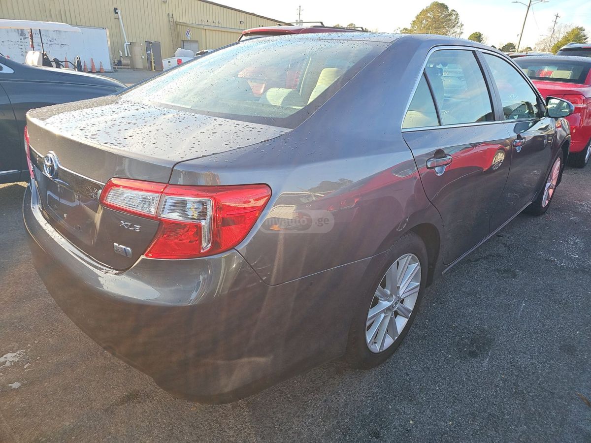Toyota Camry 2013 — photo 2
