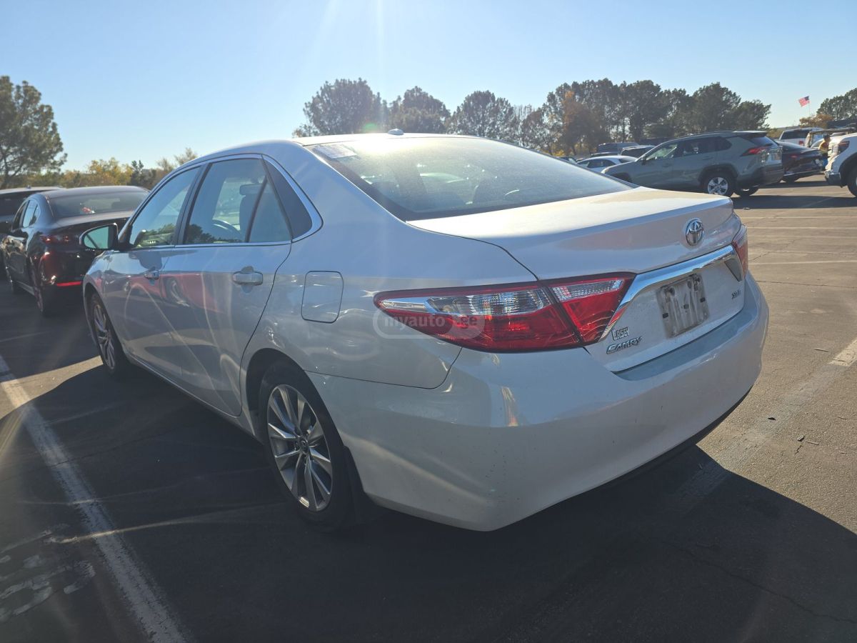 Toyota Camry 2015 — photo 2