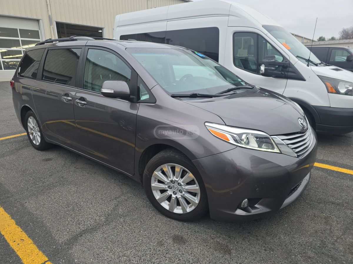 Toyota Sienna 2015 — photo 2