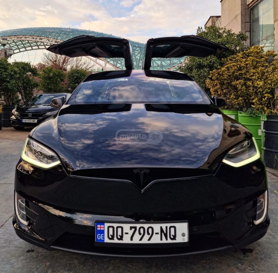 Tesla Model X 2017 — photo 2