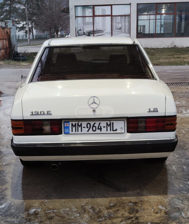 Mercedes-Benz E 190 1990 — photo 2