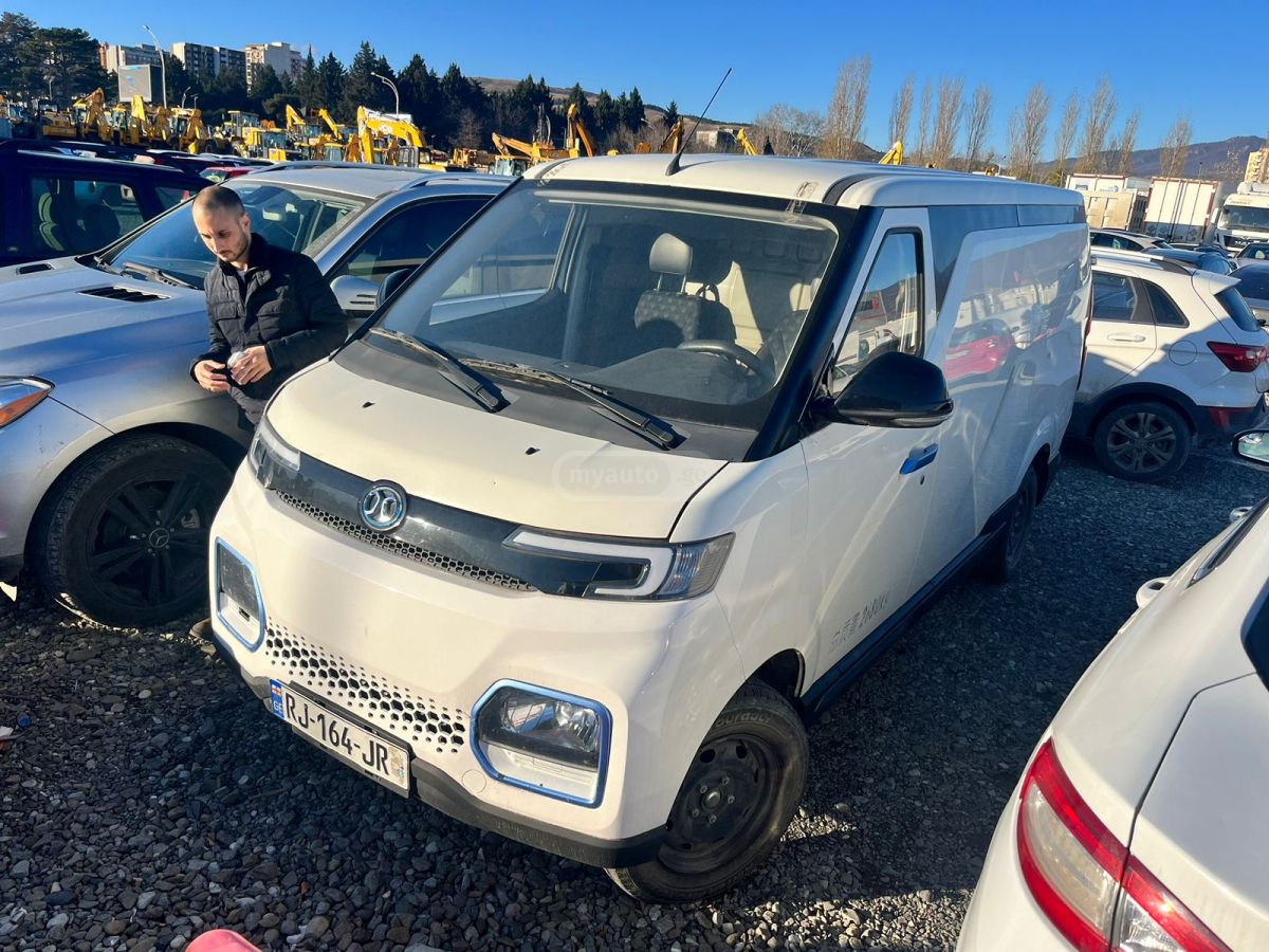 BAIC EV5 2019 — photo 2