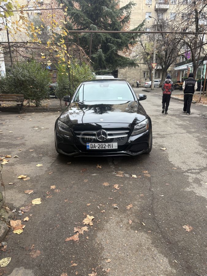 Mercedes-Benz C 300 2015 — photo 2