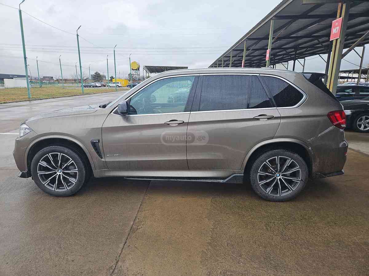 BMW X5 2018 — photo 2