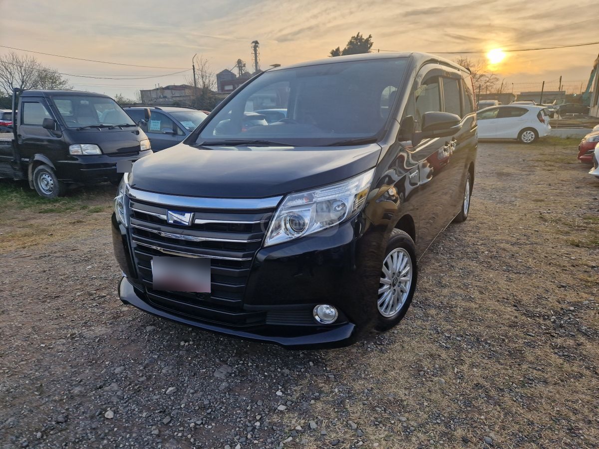 Toyota Noah 2014 — photo 2
