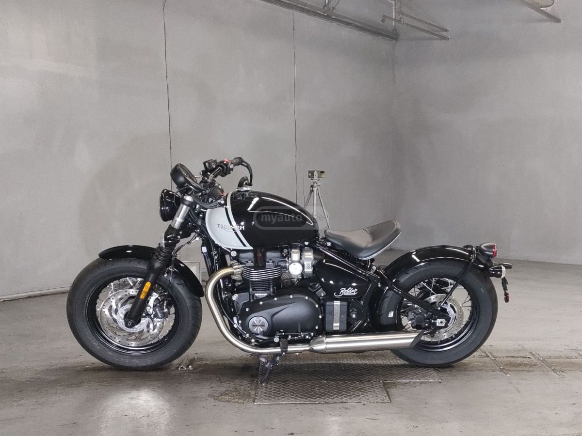 Triumph Bonneville Bobber 2025 — photo 2
