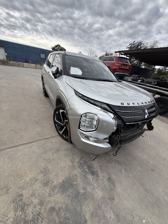 Mitsubishi Outlander 2022 — photo 2
