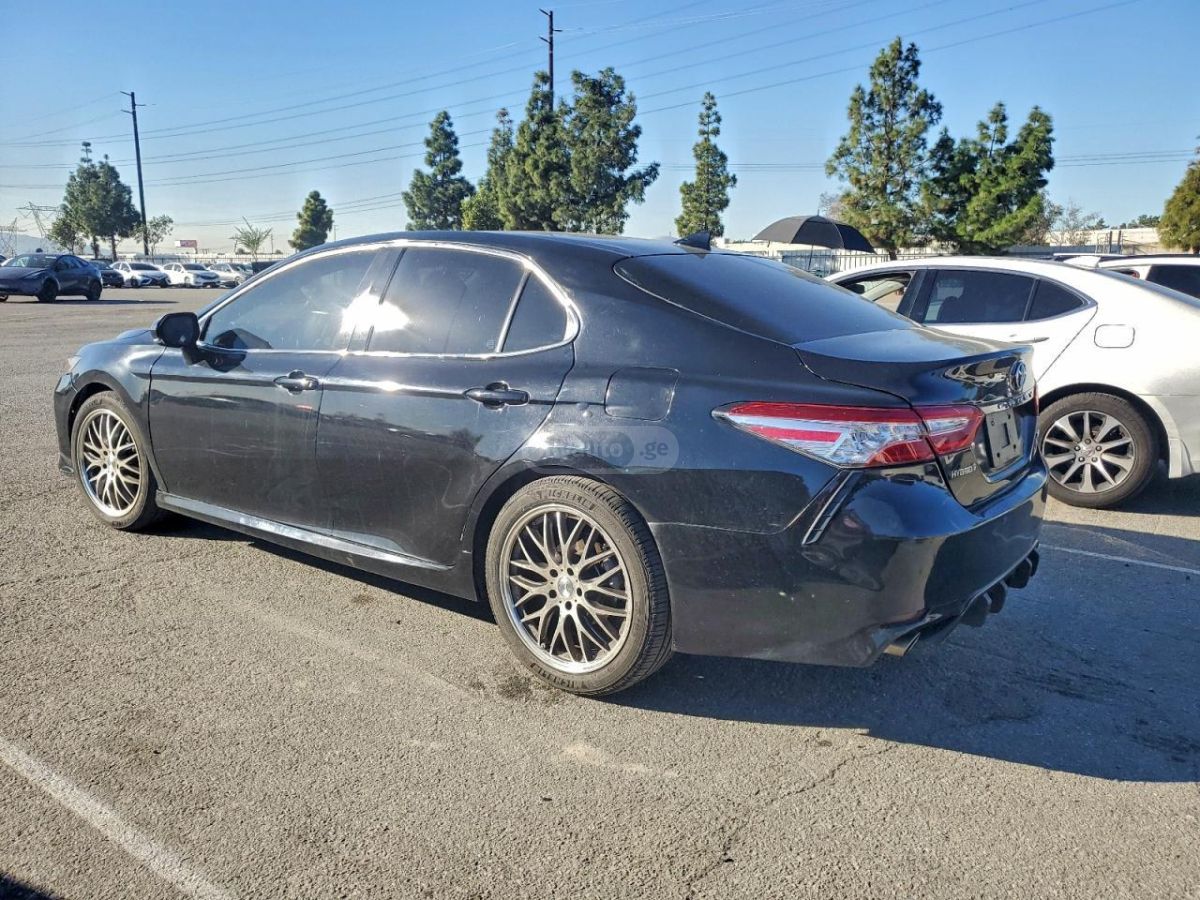 Toyota Camry 2019 — photo 2