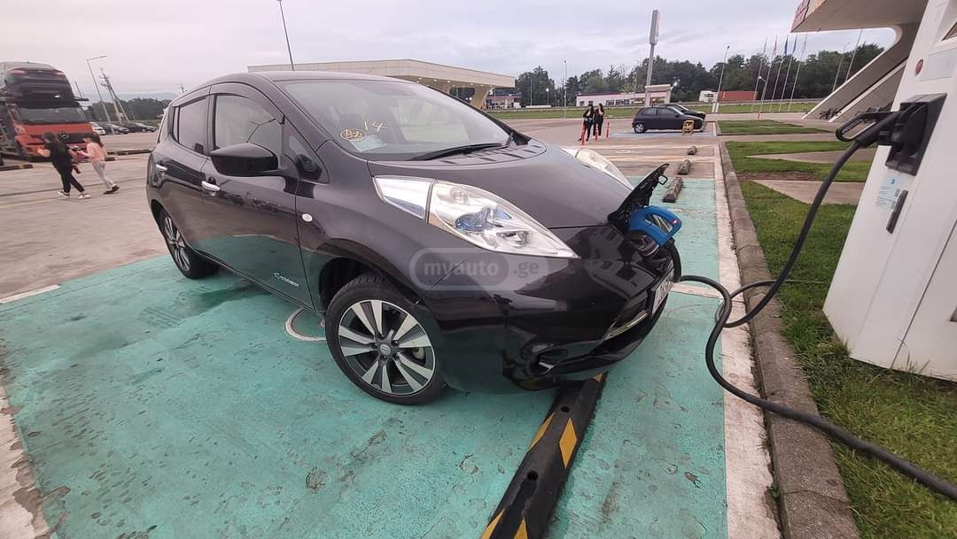 Nissan Leaf 2016 — photo 2