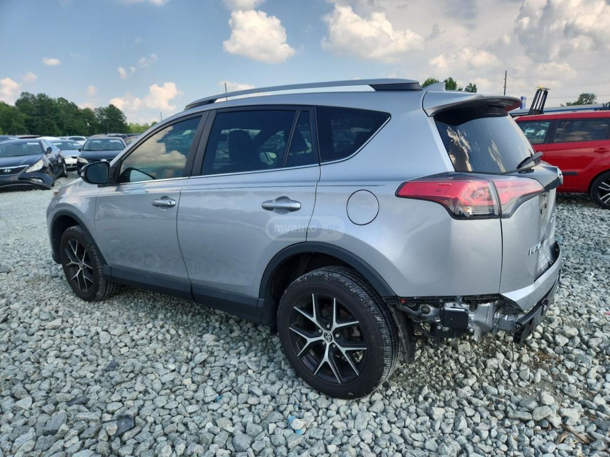 Toyota RAV4 2018 — photo 2