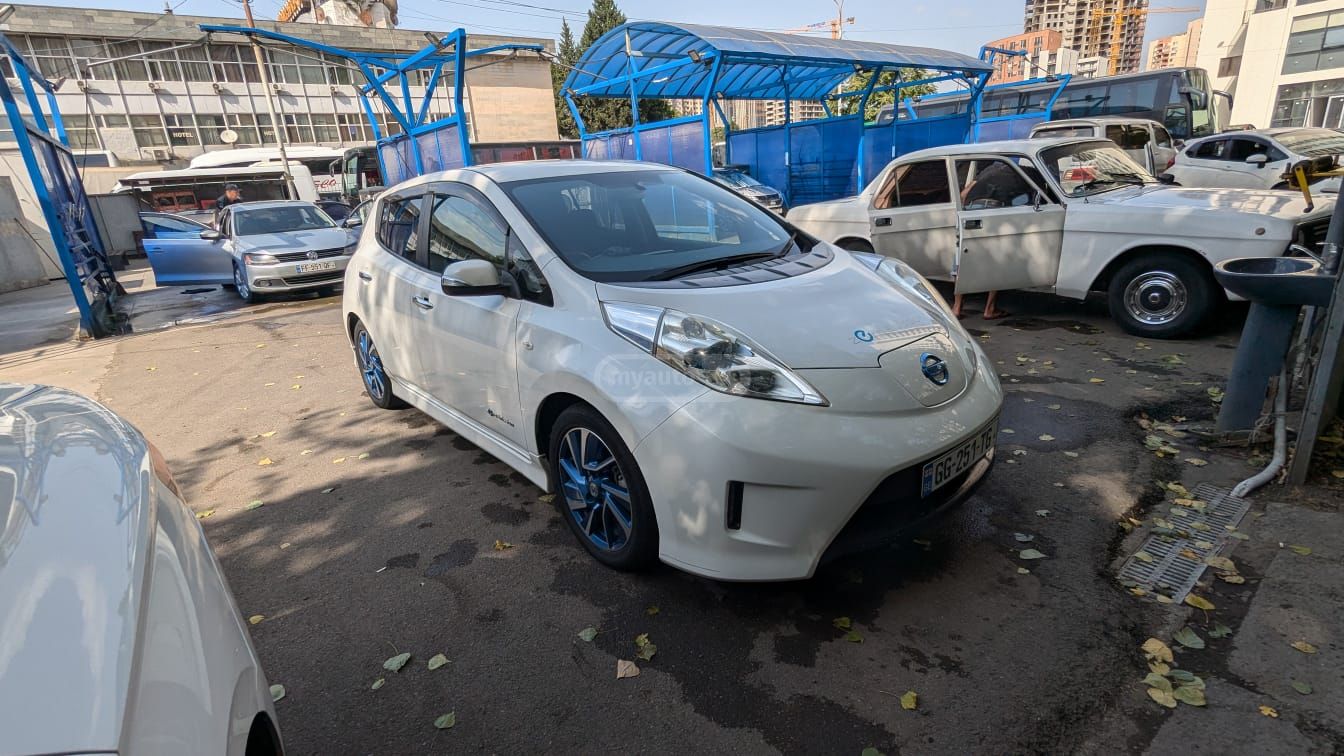 Nissan Leaf 2016 — photo 2