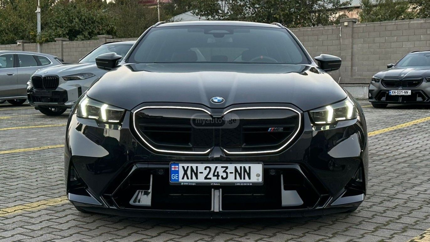 BMW M5 2025 — photo 2
