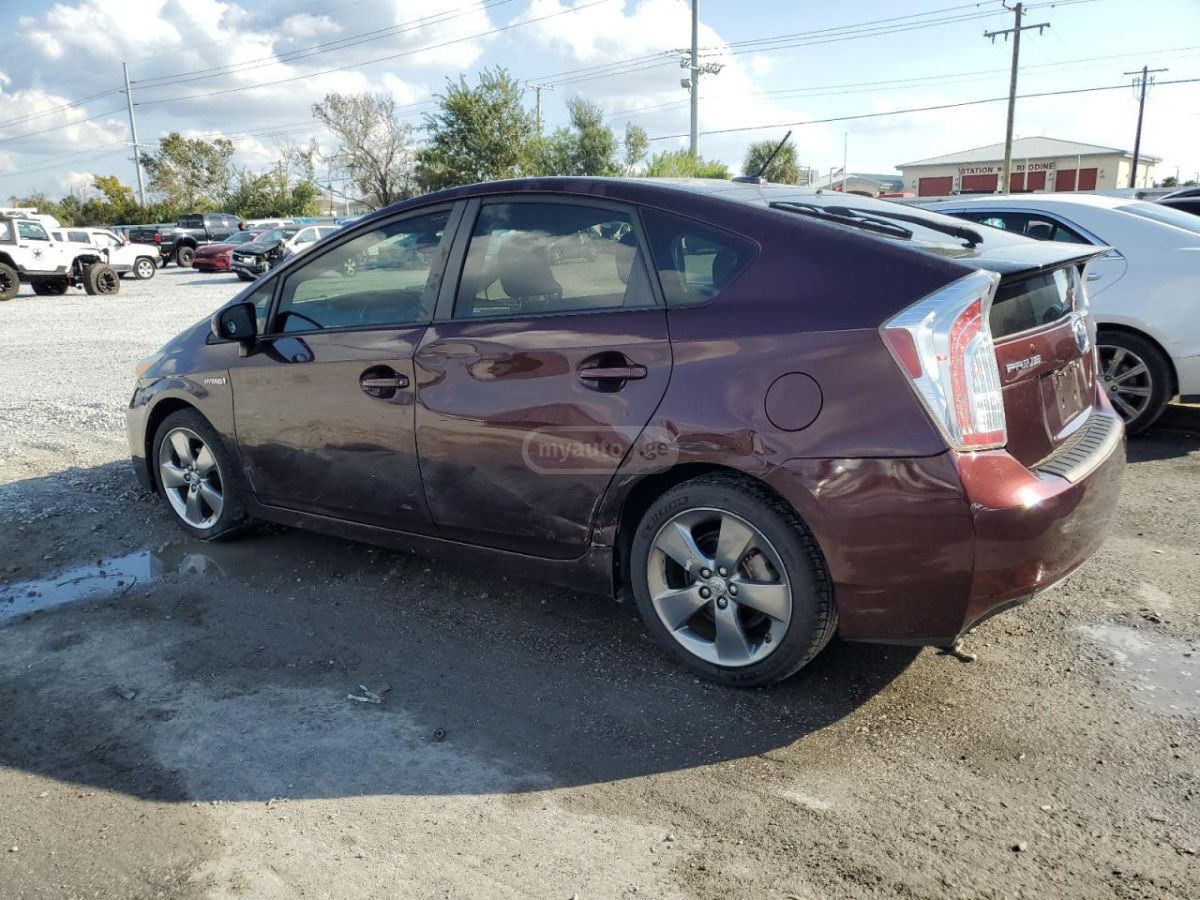 Toyota Prius 2013 — photo 2