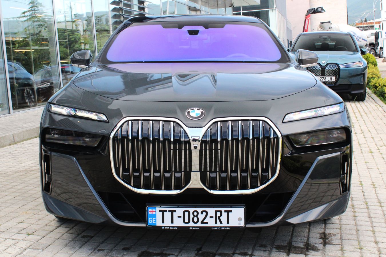 BMW 760 2023 — photo 2