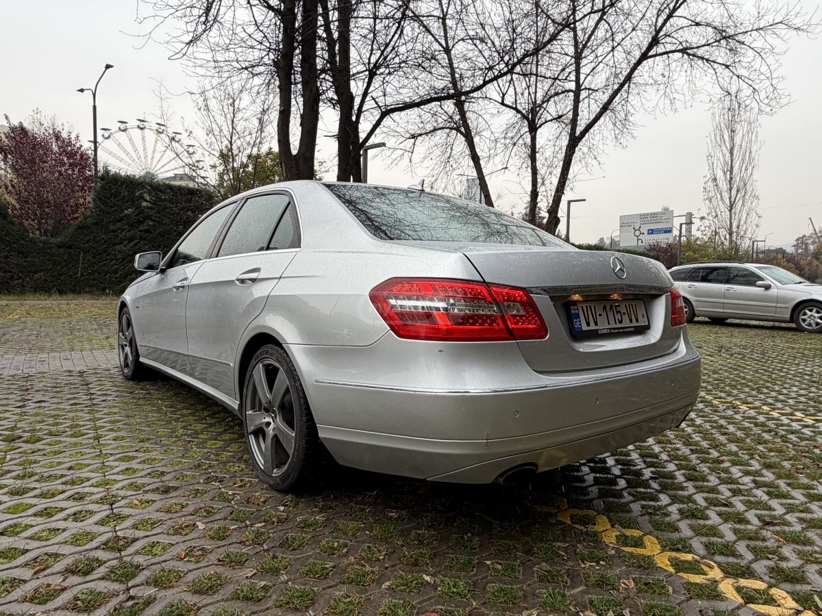Mercedes-Benz E 350 2010 — photo 2