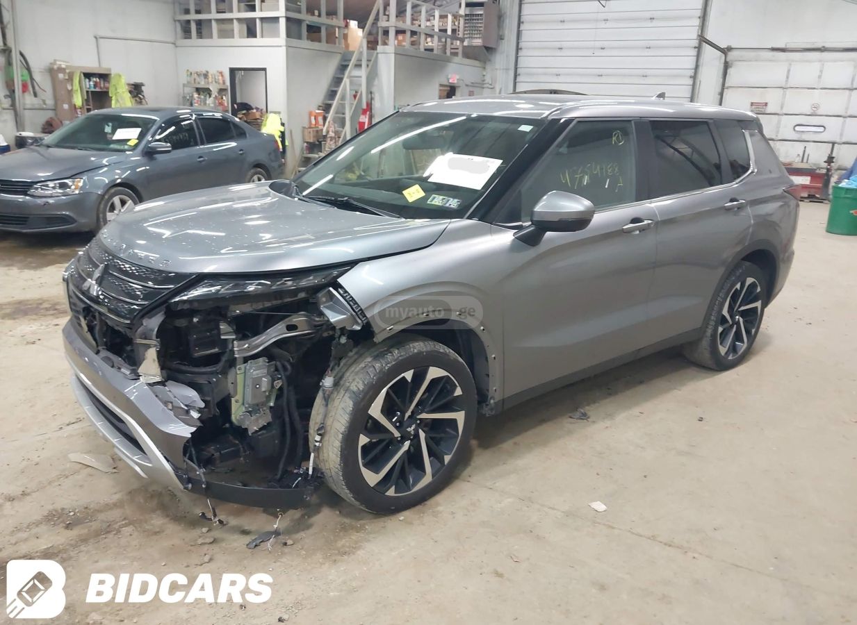 Mitsubishi Outlander 2022 — photo 2