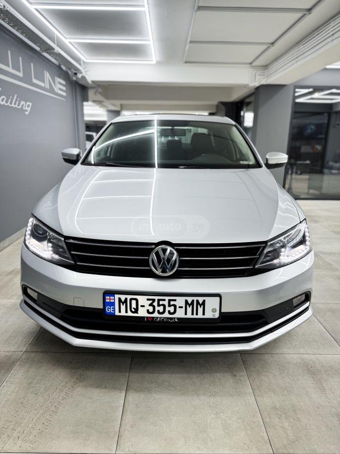 Volkswagen Jetta 2016 — photo 2