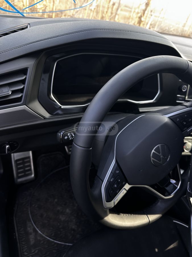 Volkswagen Jetta 2023 — photo 2