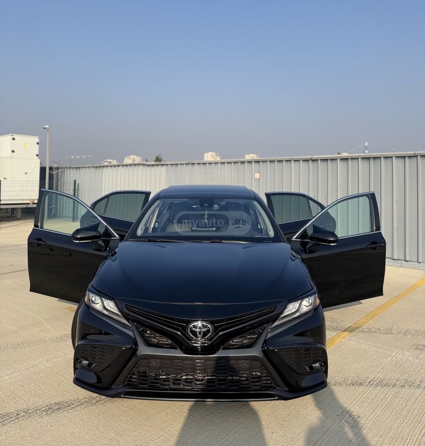 Toyota Camry 2021 — photo 2
