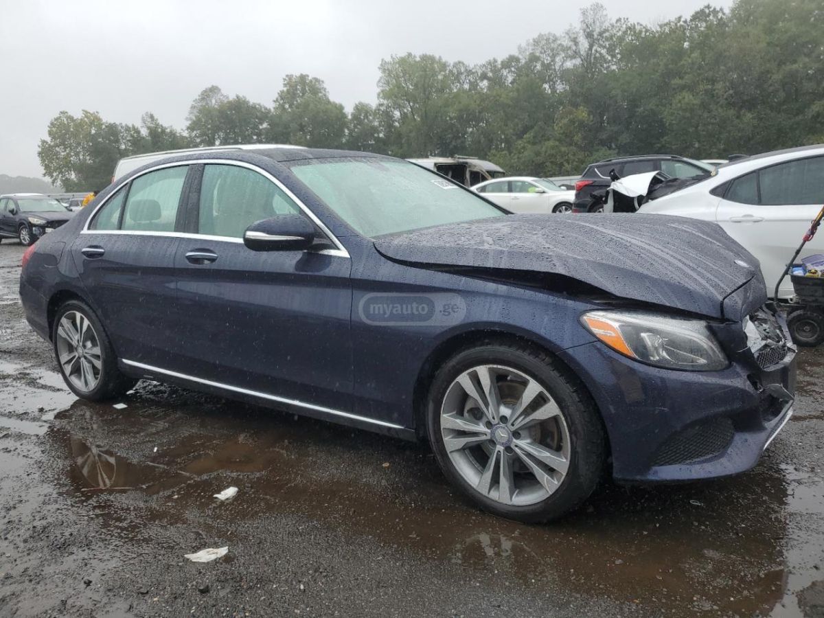 Mercedes-Benz C 300 2015 — photo 2