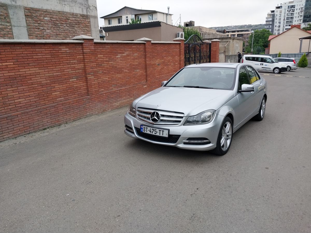 Mercedes-Benz C 220