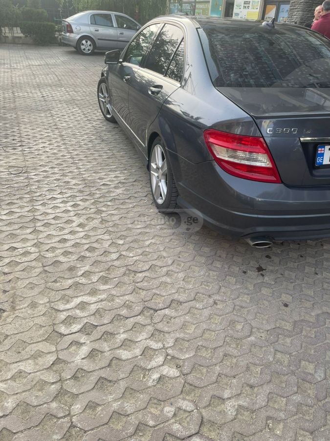 Mercedes-Benz C 300 2011 — photo 2