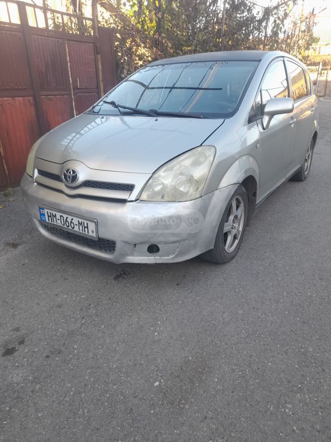 Toyota Corolla Verso 2005 — photo 2